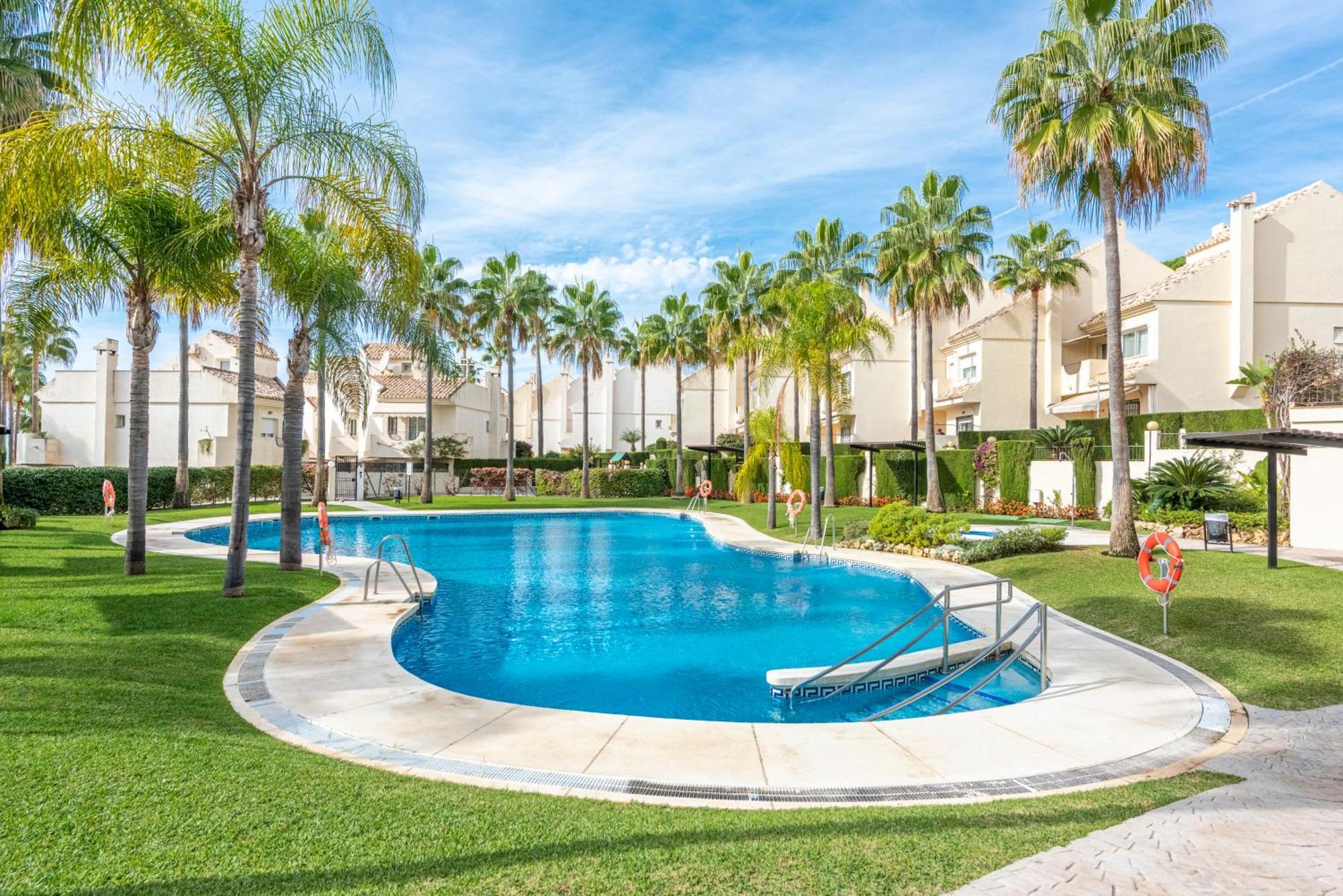 El Arenal Townhouse By The Beach With Swimming Pool - Eaw Homes Μαρμπέλλα Εξωτερικό φωτογραφία